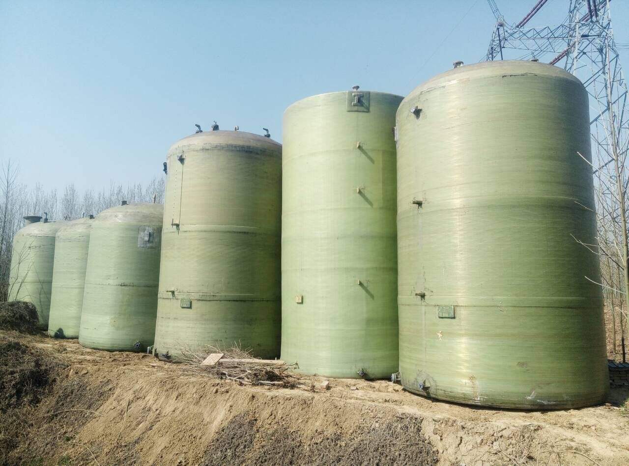 玻璃鋼儲(chǔ)罐噴襯成型工藝