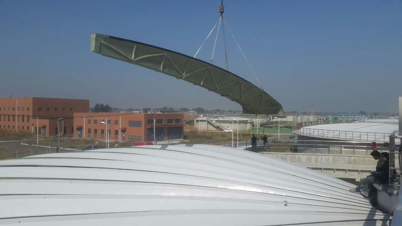 河南污水池玻璃鋼蓋板現(xiàn)場吊裝